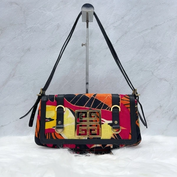 95新/纪梵希/包包/市场价18000/250221CZ0030