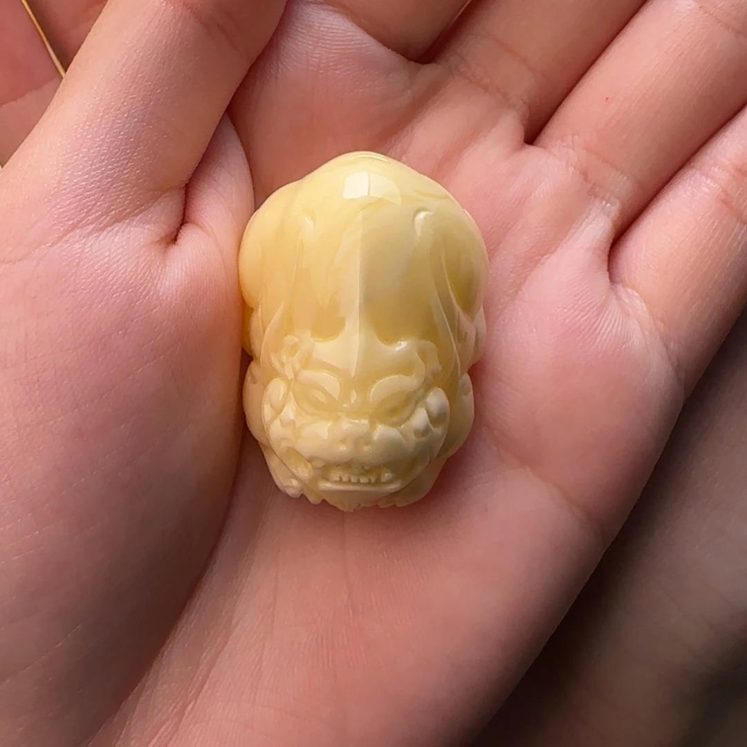 琥珀未镶嵌颈饰貔貅