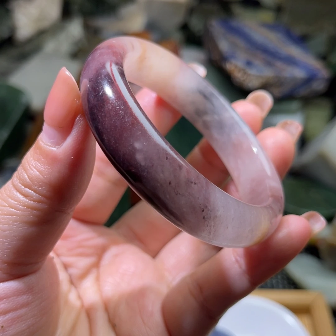 未镶嵌透闪石质玉车挂
