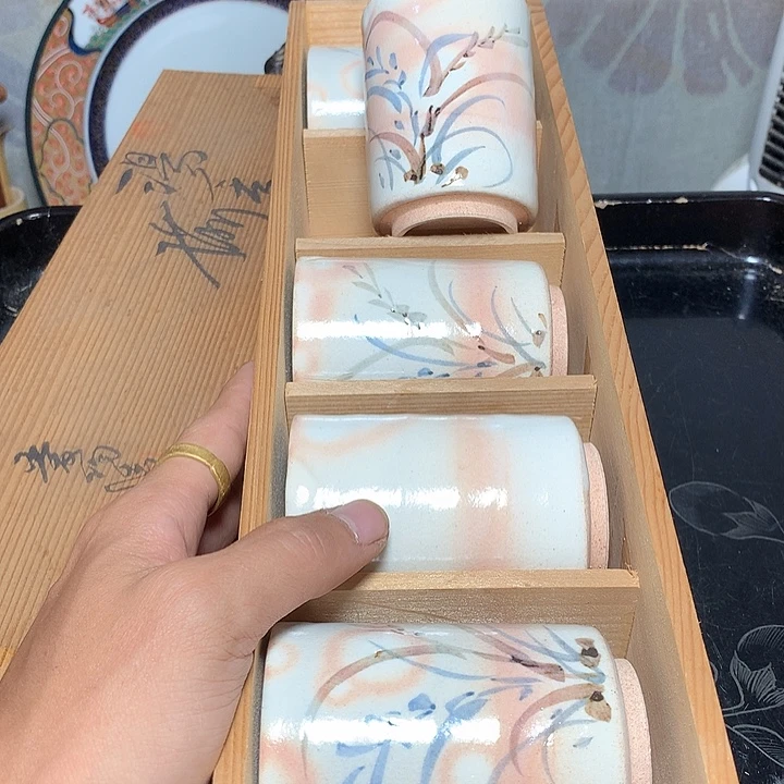瓷片没人接了电话不想打啊哈哈不