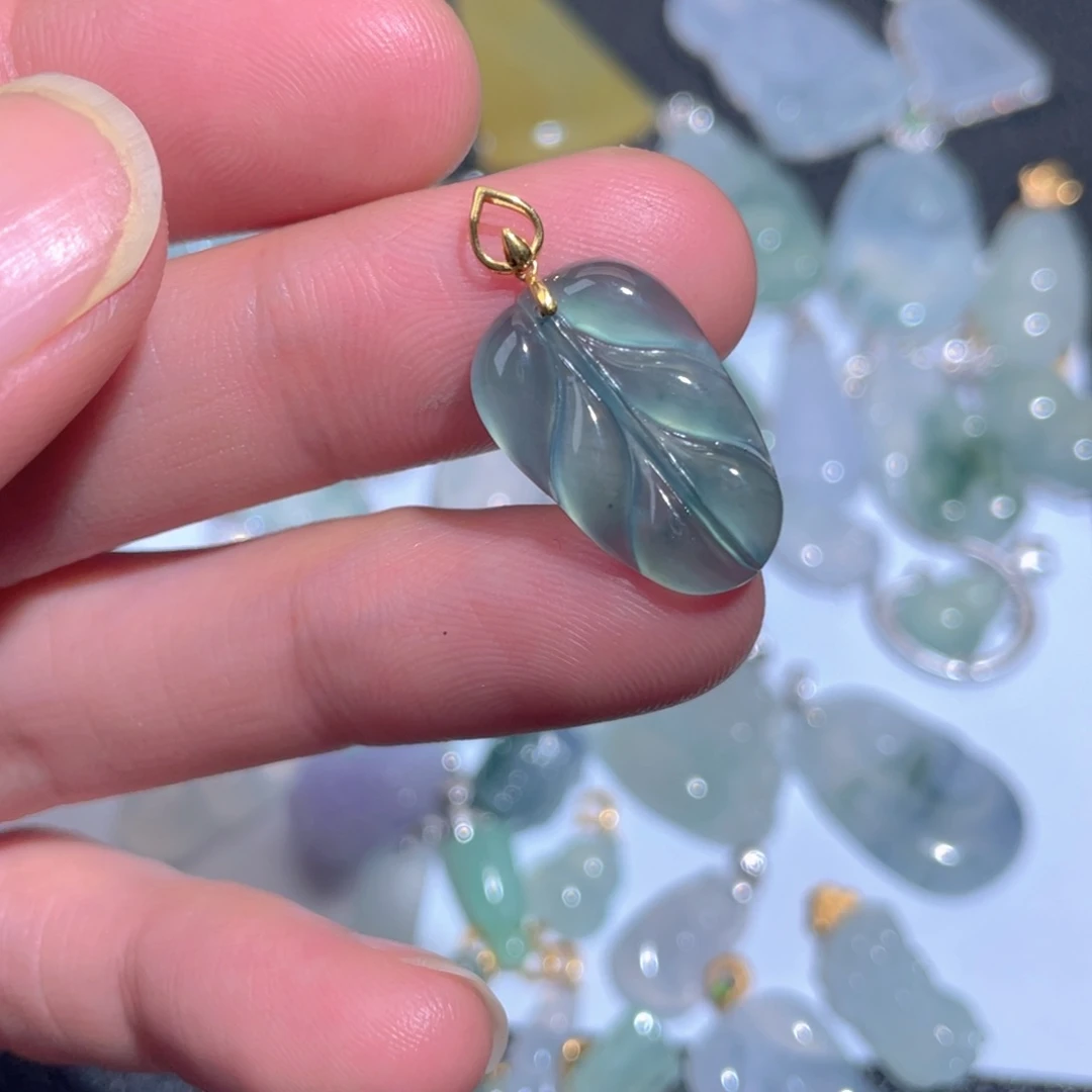 翡翠颈饰18K金镶嵌翡翠