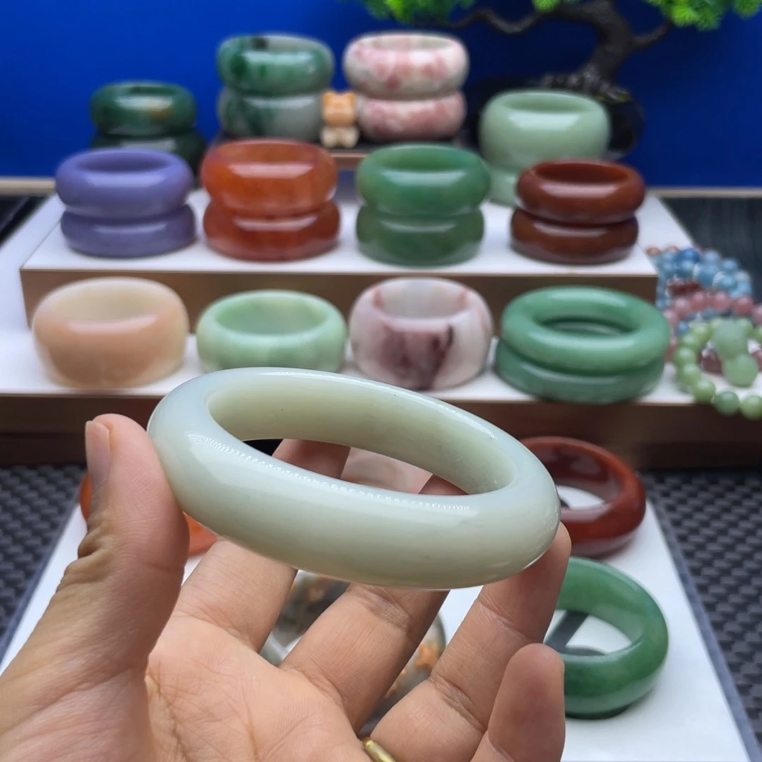 石英质玉未镶嵌手镯