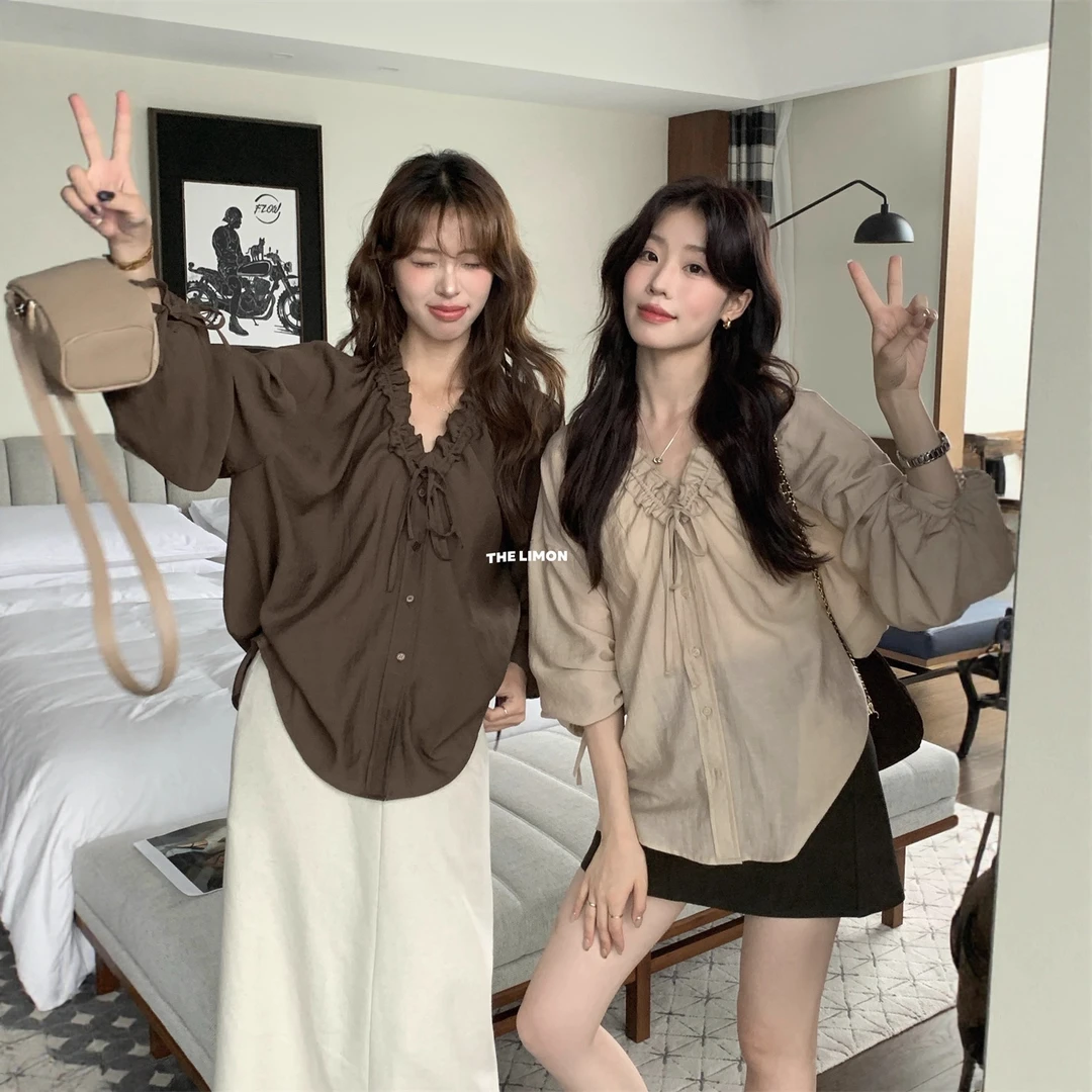 the limon柠檬绿茶2025秋季设计感法式复古荷叶边V领长袖衬衫女士
