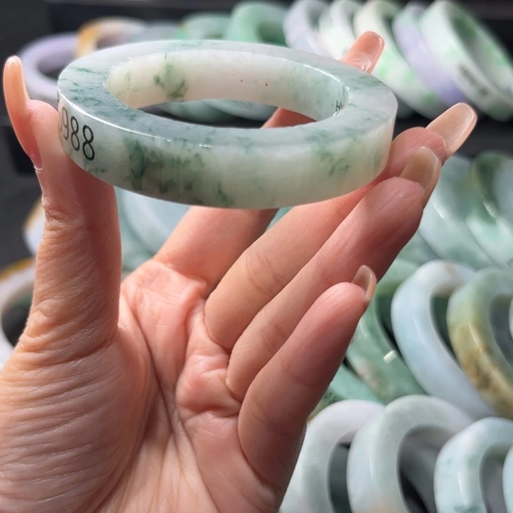 定制翡翠未镶嵌翡翠手镯