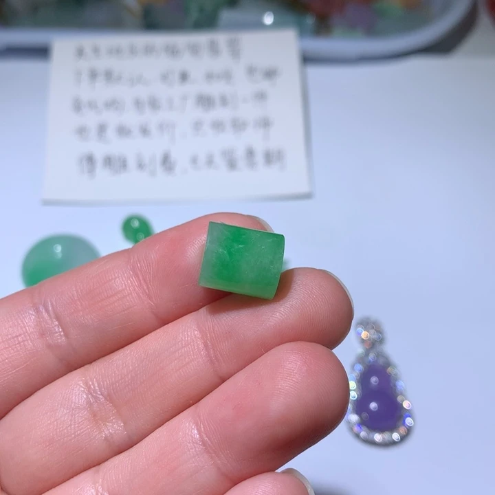 莲***馆翡翠未镶嵌颈饰翡翠81