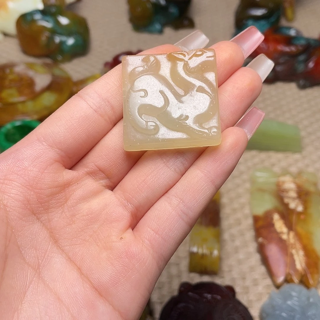 蛇纹石玉未镶嵌如图