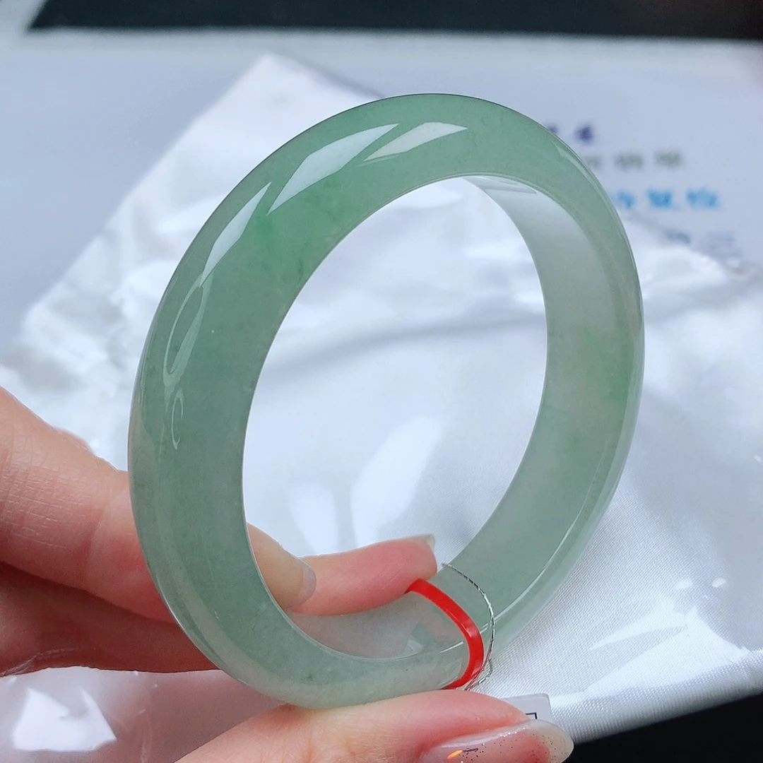 翡翠手镯未镶嵌56圈