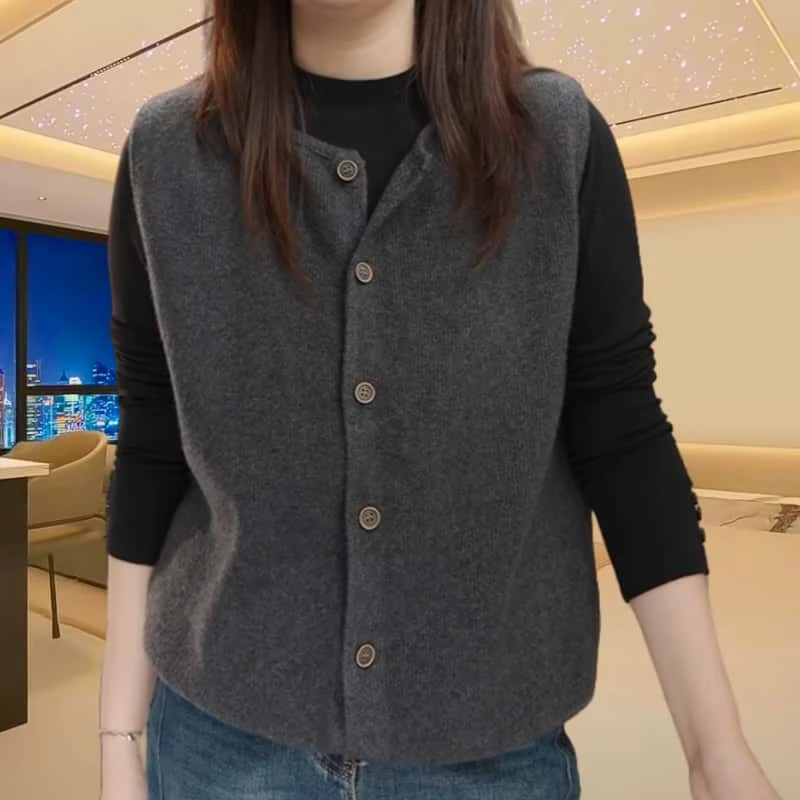 2025秋冬宽松气质圆领针织马甲女背心新款时尚单排扣开衫无袖上衣