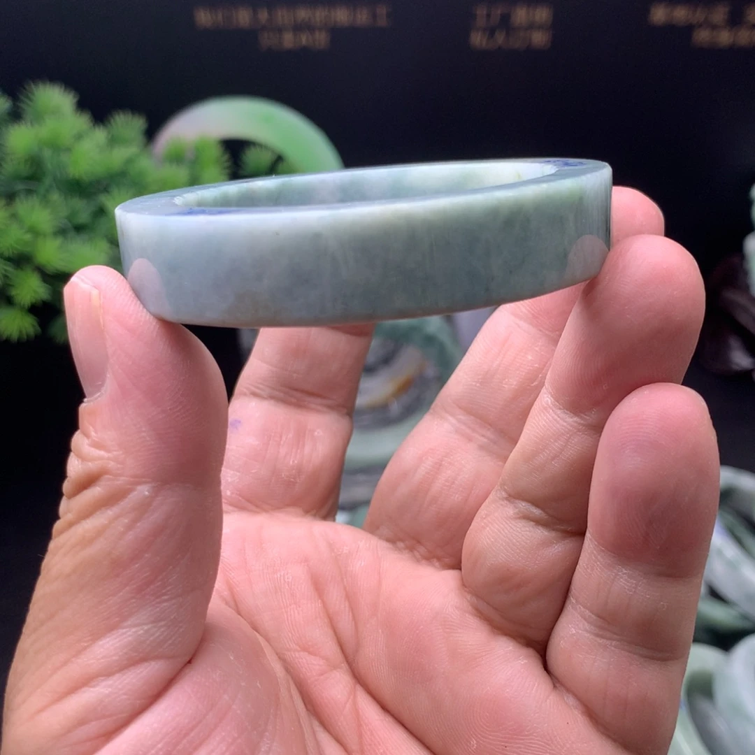 定制翡翠未镶嵌手镯
