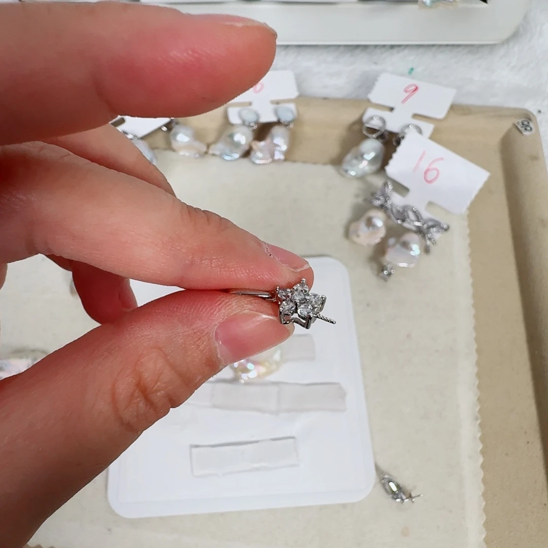 奶****淡水珍珠银S925镶嵌颈饰