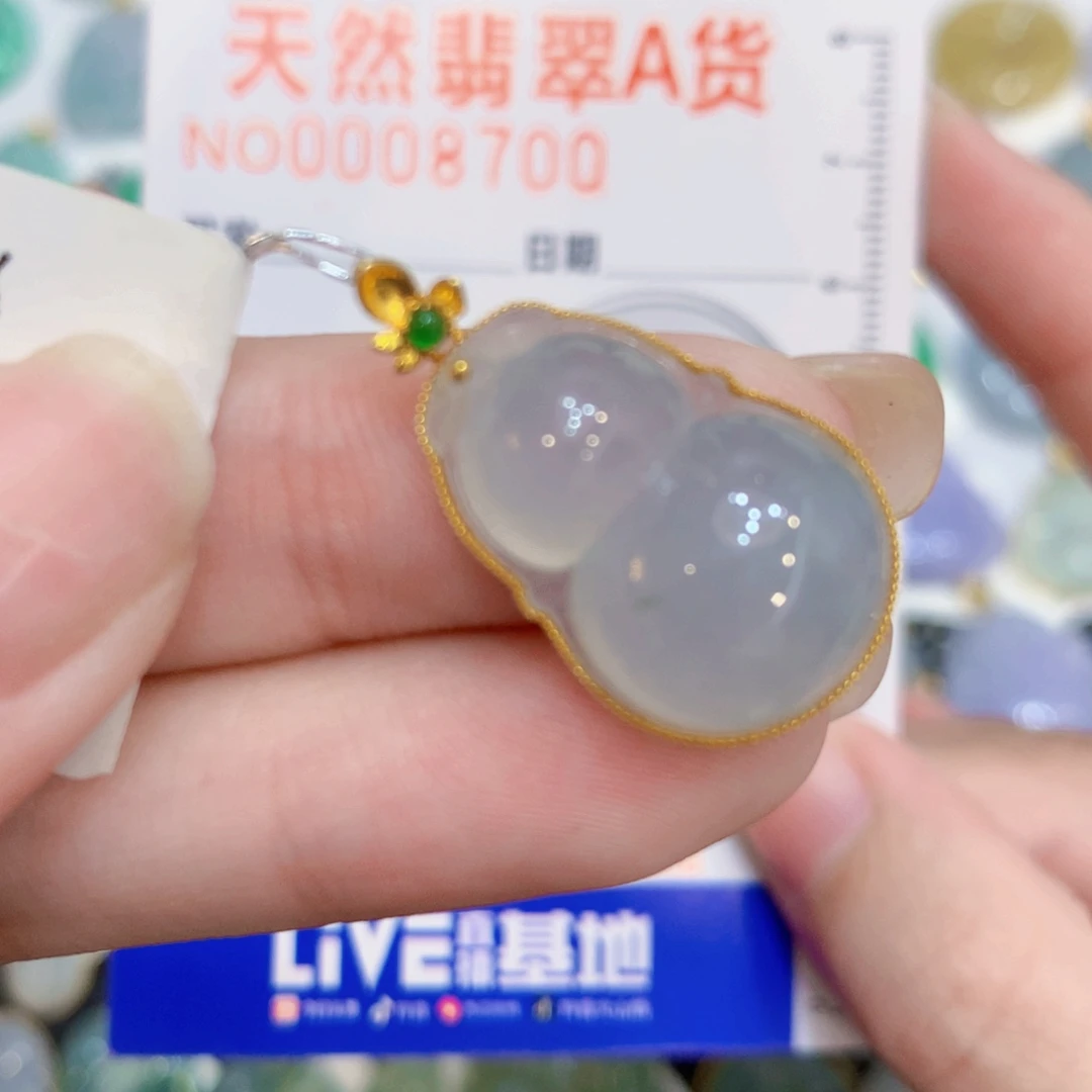 一***目翡翠18K金镶嵌颈饰葫芦