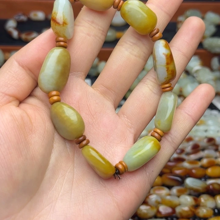 和田玉颈饰未镶嵌