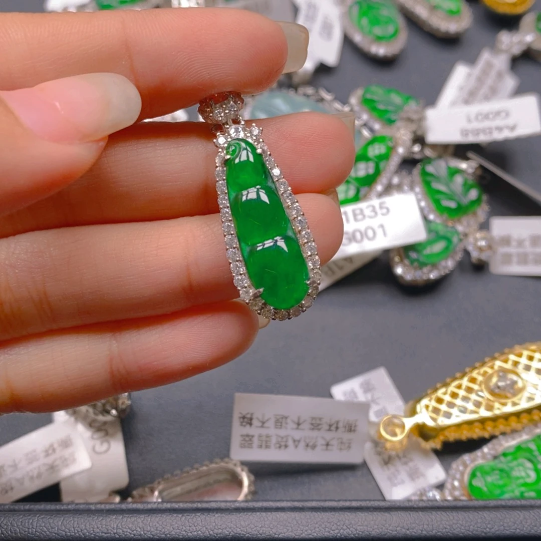 翡翠颈饰银S925镶嵌888888
