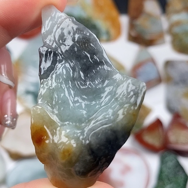 颈饰未镶嵌翡翠天然