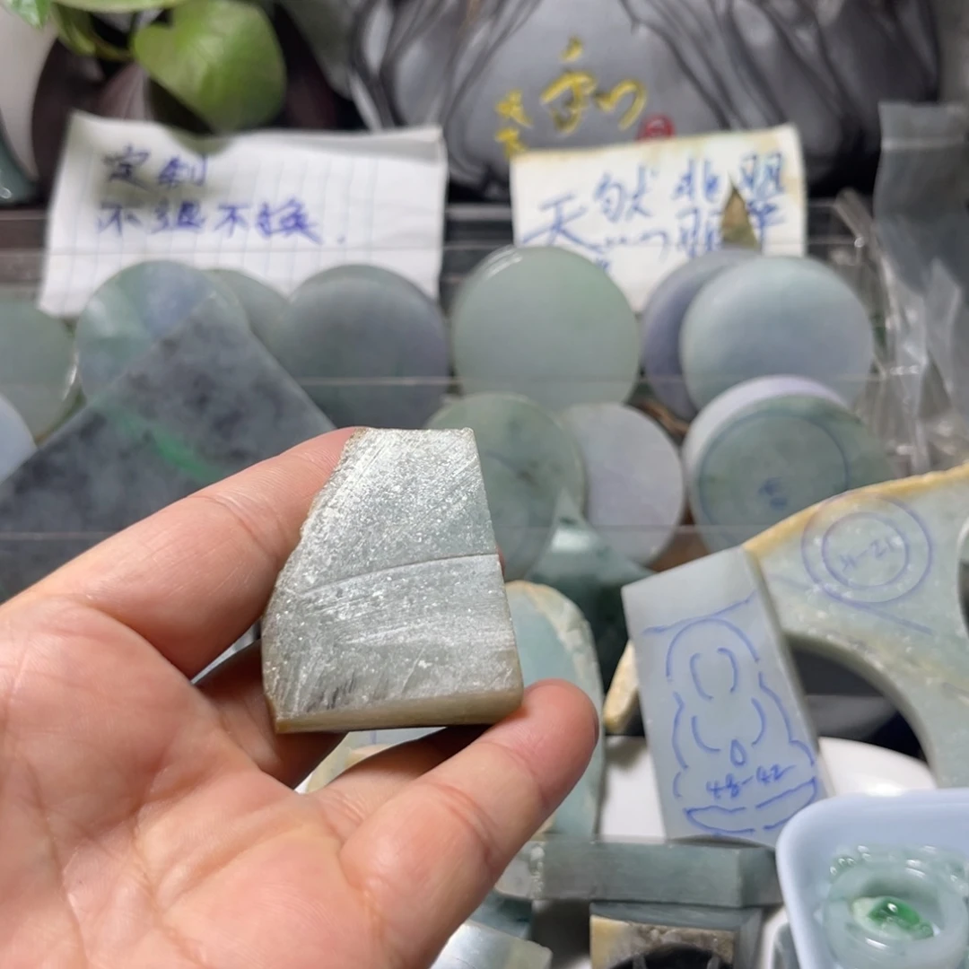 红***心翡翠散珠翡翠毛料