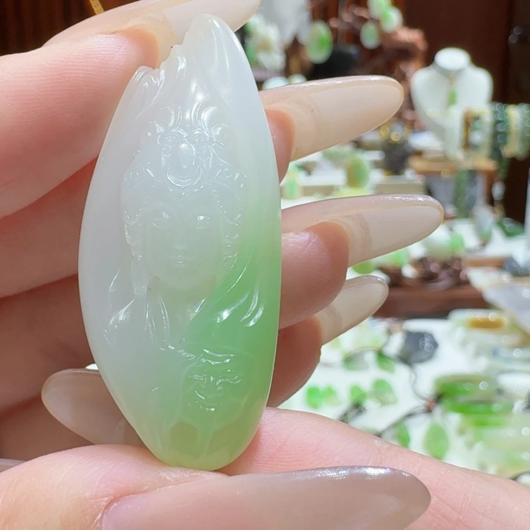 和田玉（翠青玉）未镶嵌挂件白底翠扎基拉姆