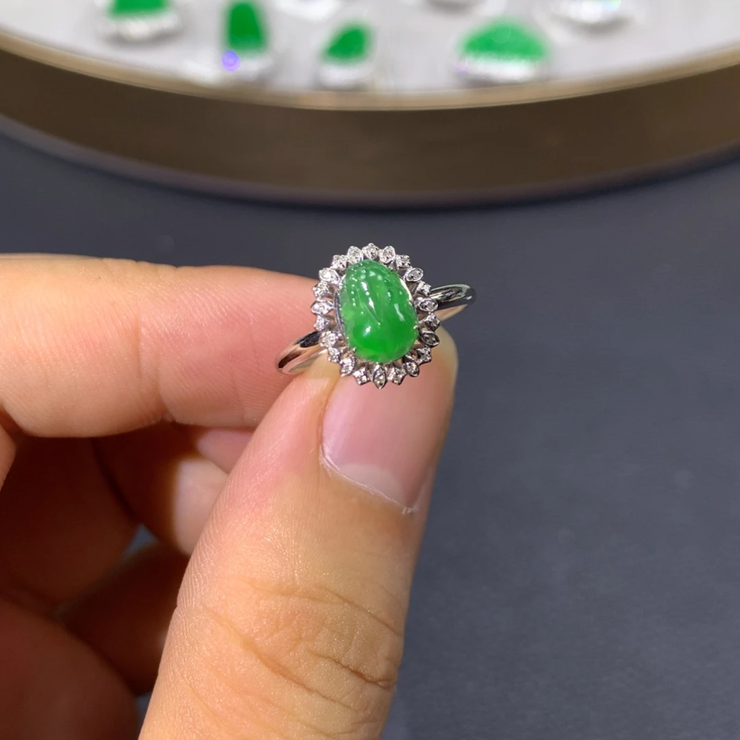 翡翠戒指18K金镶嵌翡翠