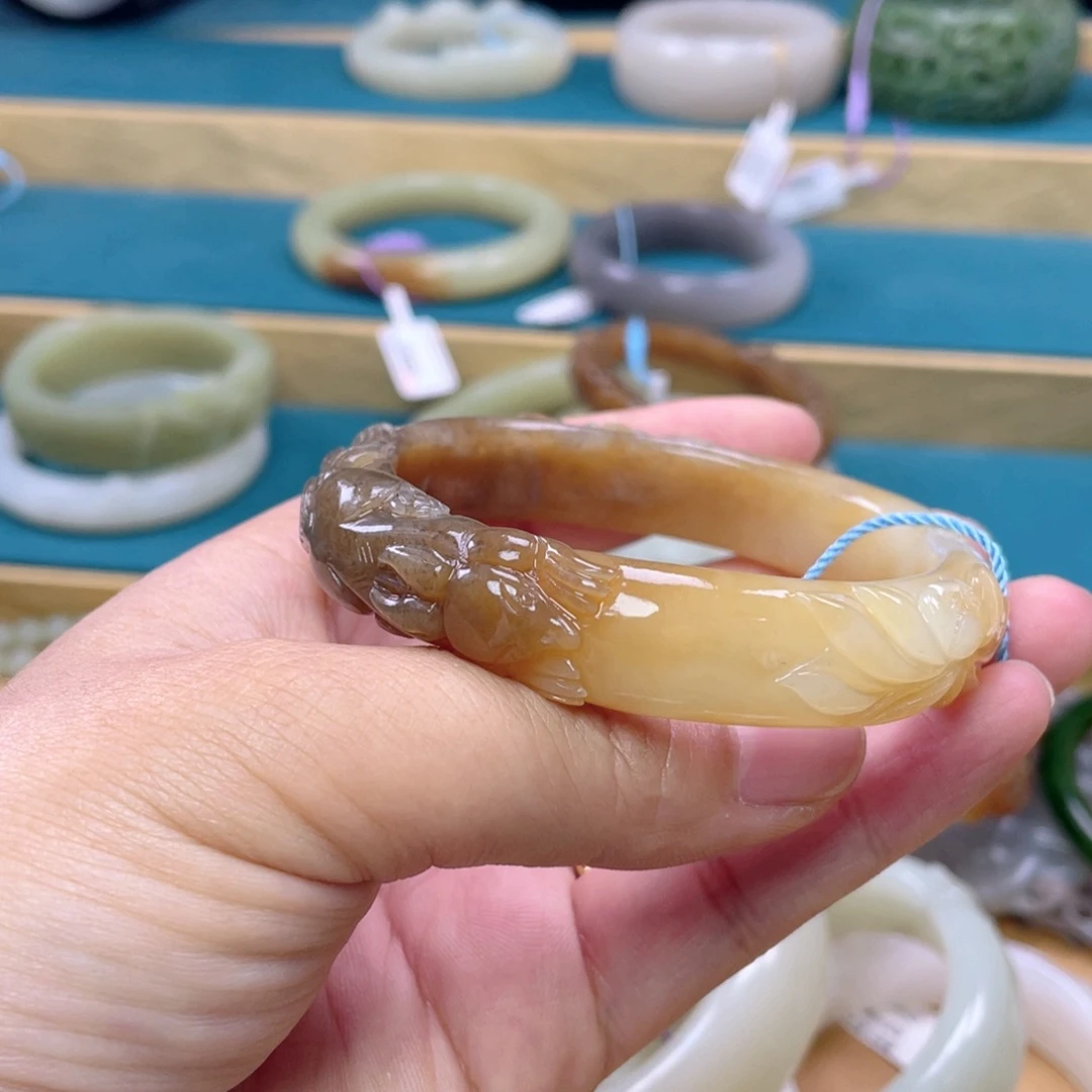 叶****和田玉手镯未镶嵌