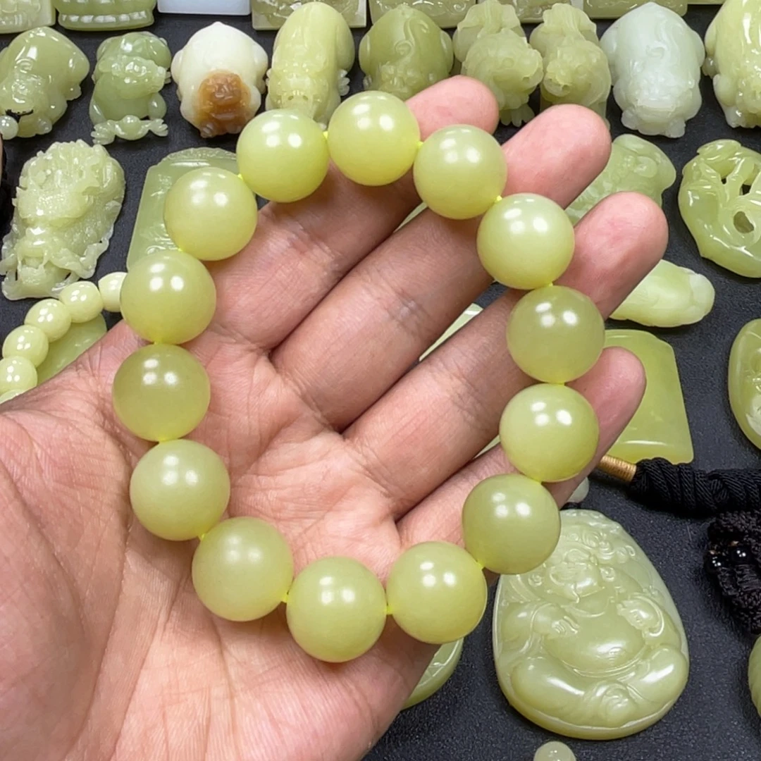 闲***牛和田玉（黄玉）未镶嵌颈饰