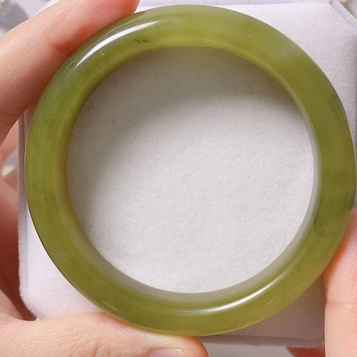 蛇纹石玉未镶嵌手镯圈口60