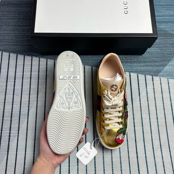 未使用 GUCCI/古驰 古驰金色板鞋三六码