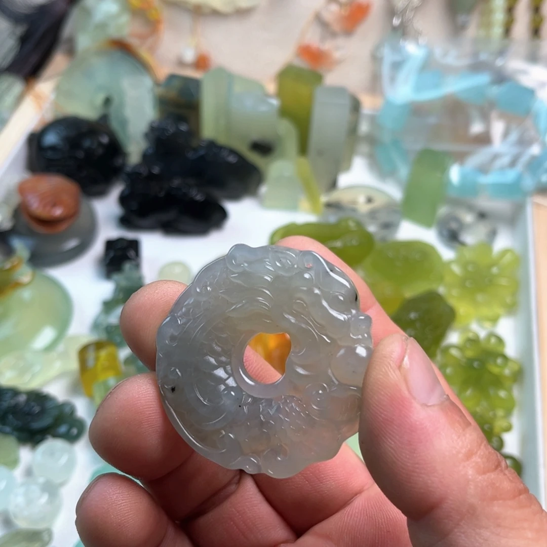 蛇纹石玉未镶嵌颈饰