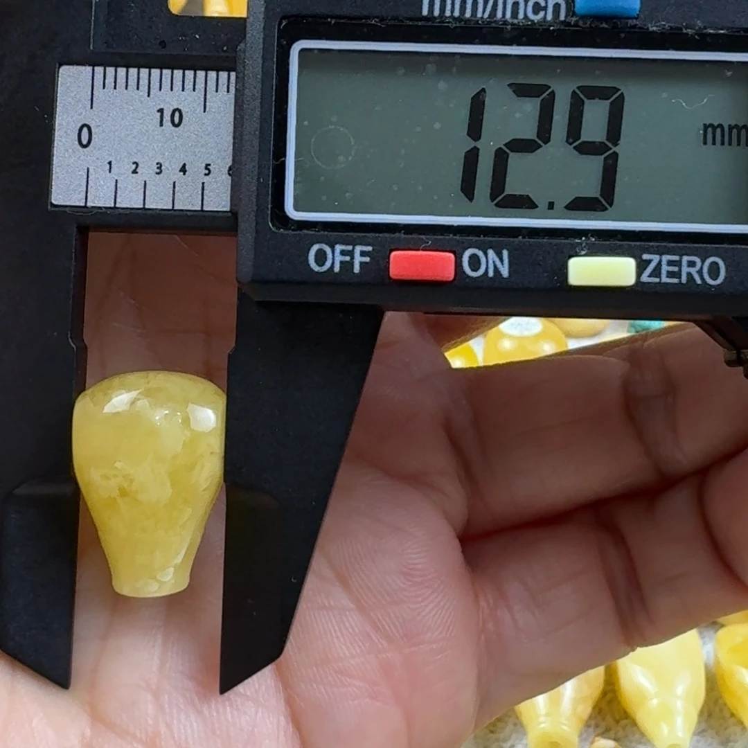 蜜蜡未镶嵌裸石30杂