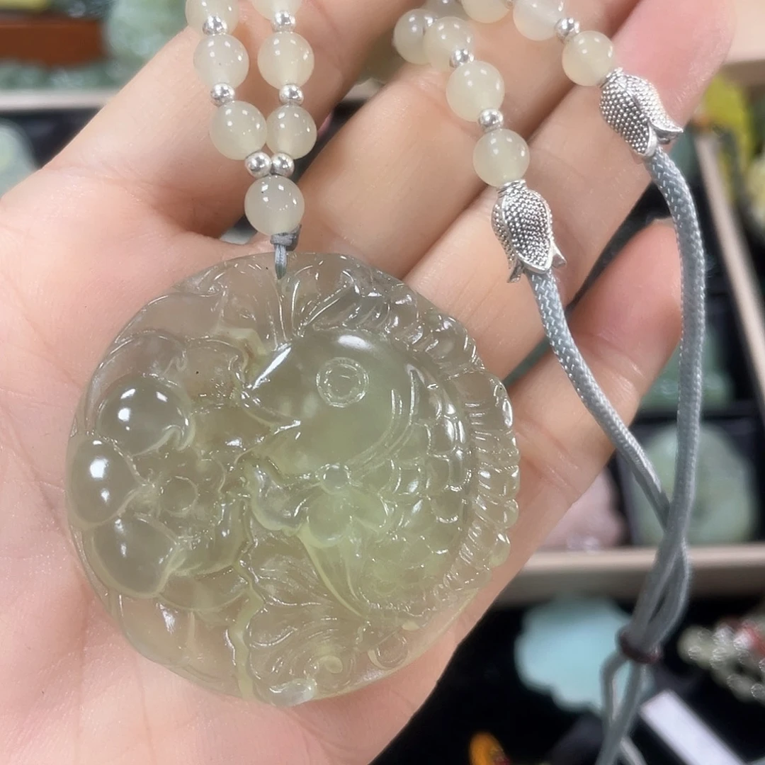 蛇纹石玉颈饰未镶嵌