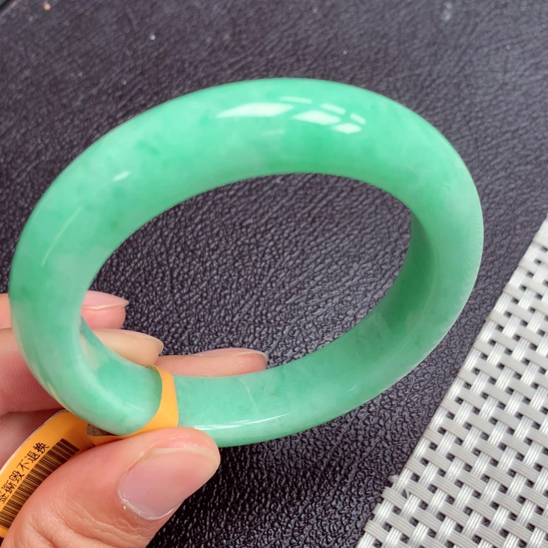 翡翠手镯未镶嵌缅甸