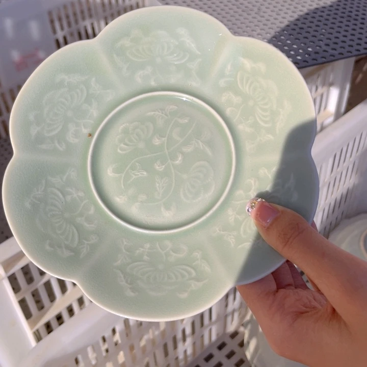 微瑕焦月色六瓣花纹果盘