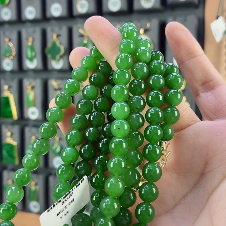 小***星和田玉未镶嵌颈饰