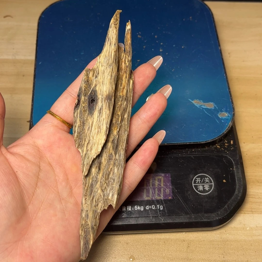 树脂制品k****d海南尖峰岭白鹭原母树天然虫漏树心33克