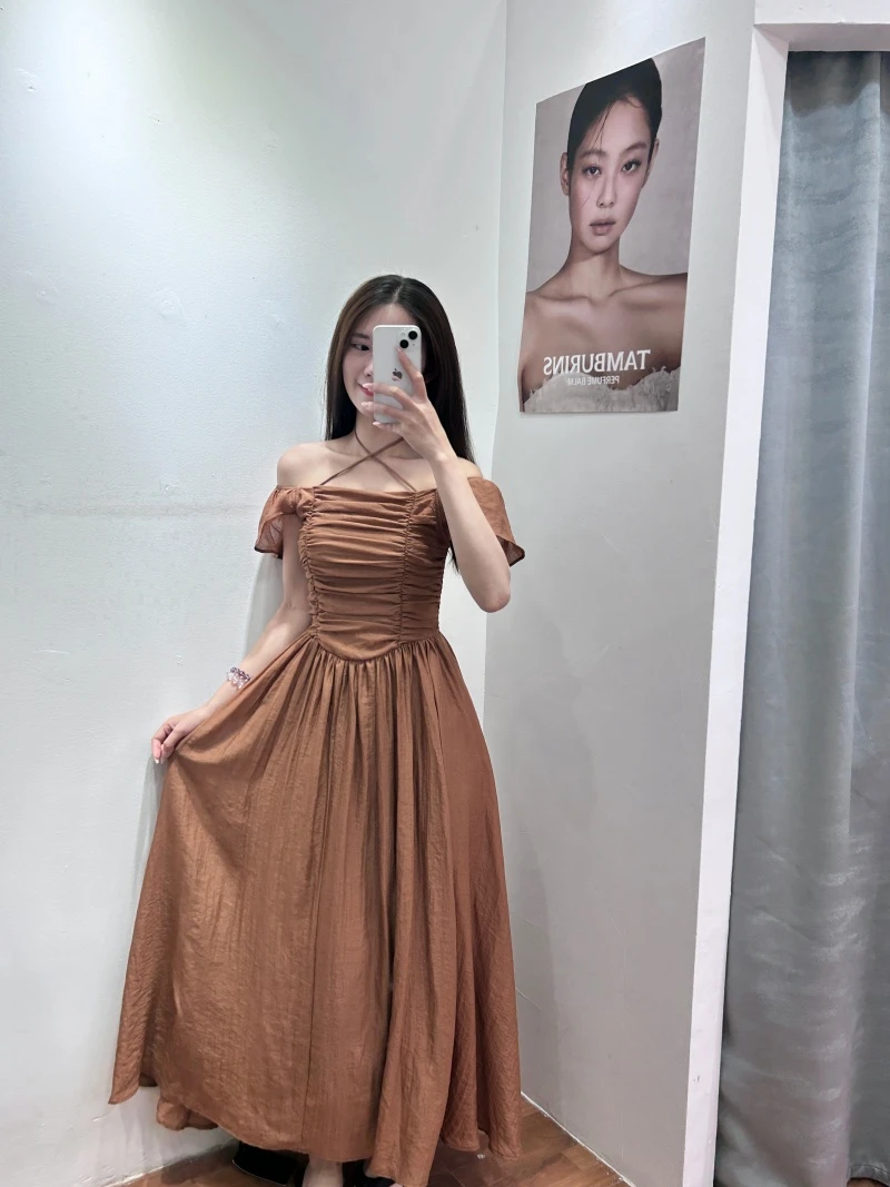 【利利家】挂脖一字肩小众连衣裙长裙裙子