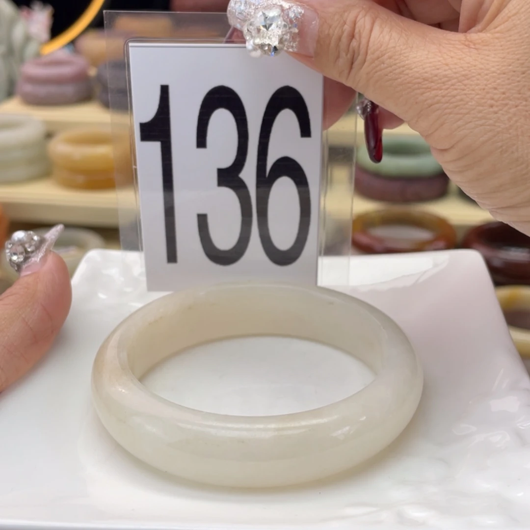 【闪购商品】石英质玉手镯未镶嵌