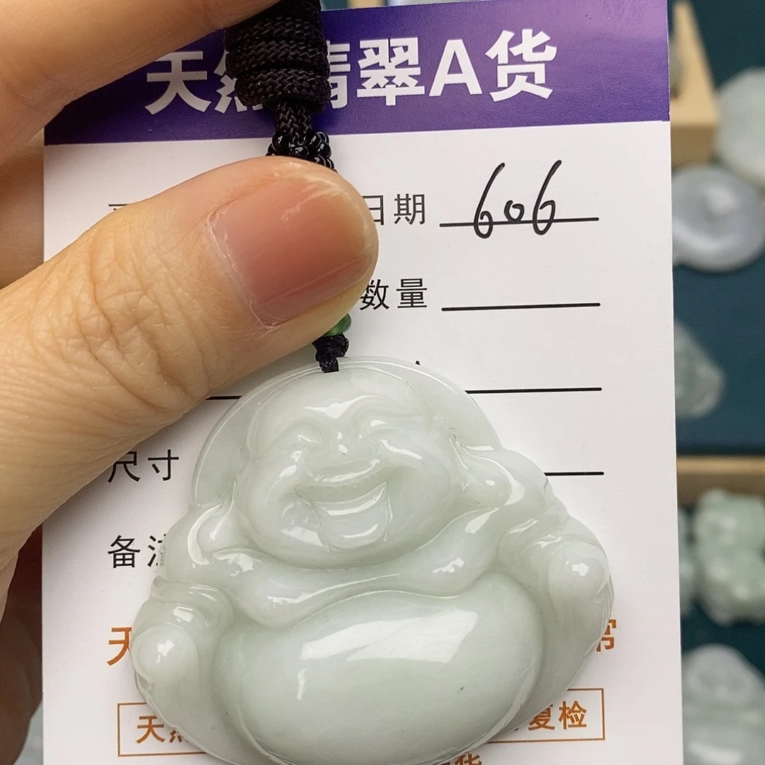 翡翠未镶嵌颈饰佛公