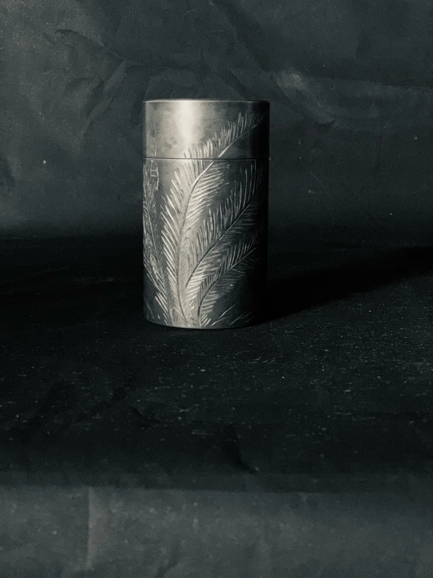 纯锡直筒雕刻茶叶罐