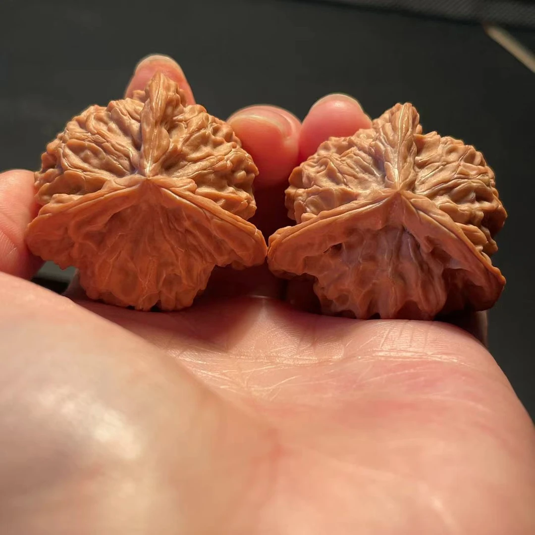 38左右三棱文玩核桃对核桃