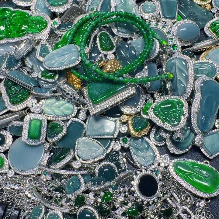 翡翠未镶嵌颈饰天然A货翡翠放漏