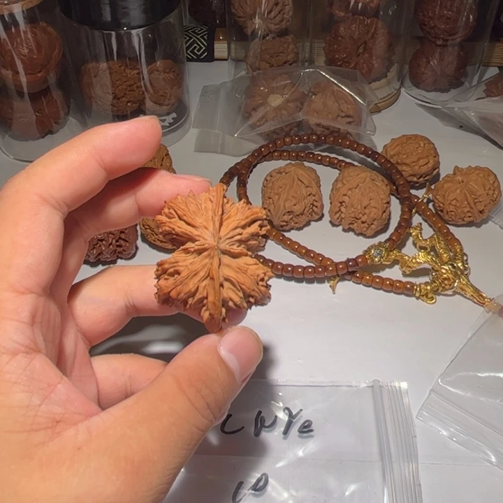 ****e文玩核桃吊坠狮子头核桃
