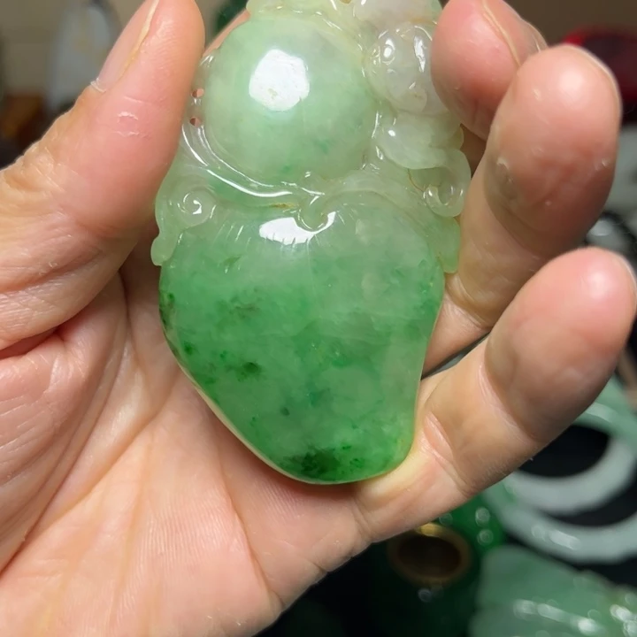 寒***冬翡翠未镶嵌颈饰翡翠吊坠8888