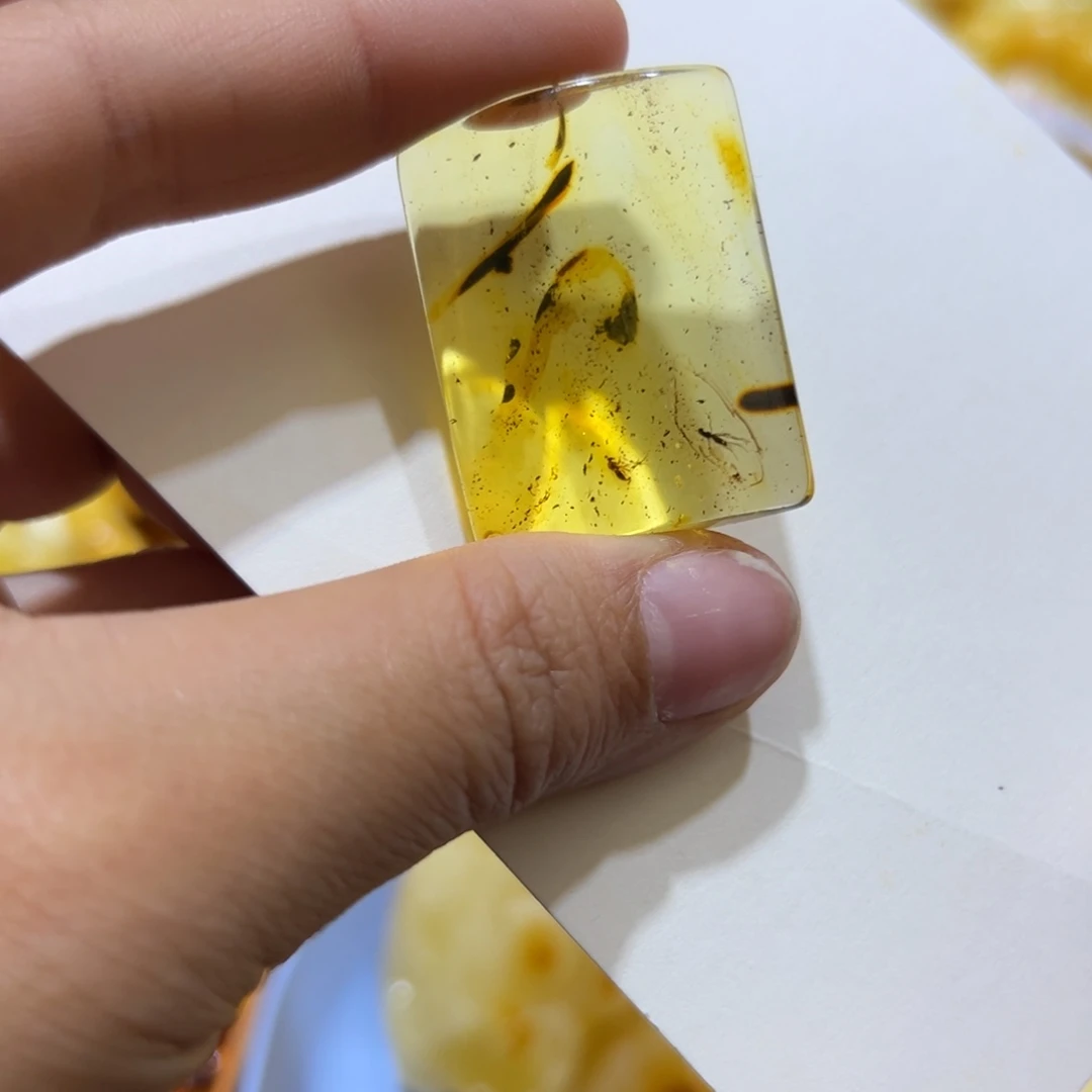 琥珀珠宝奇石未镶嵌