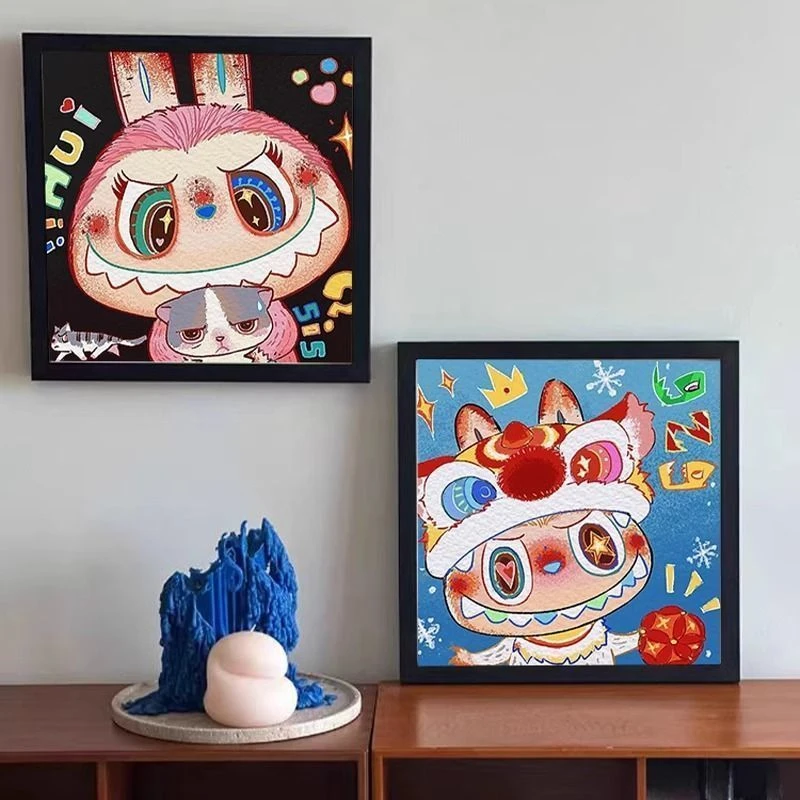 潮牌拉布布labubu儿童房装饰画可爱卧室挂画桌面摆画治愈系壁画