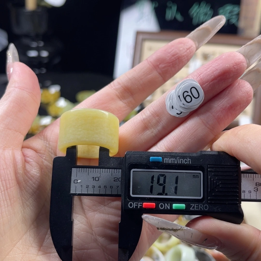 蛇纹石玉未镶嵌戒指