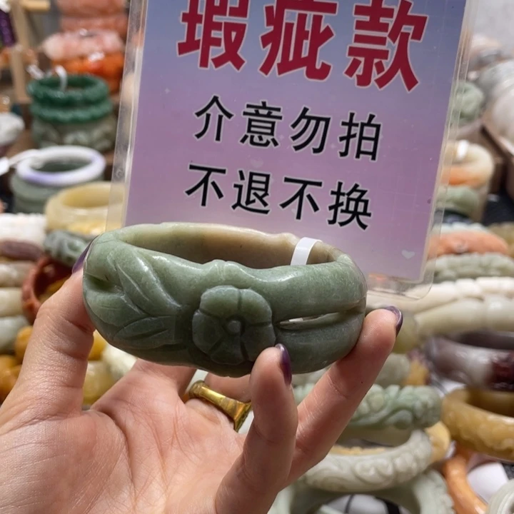 鑫***垒石英质玉未镶嵌手镯