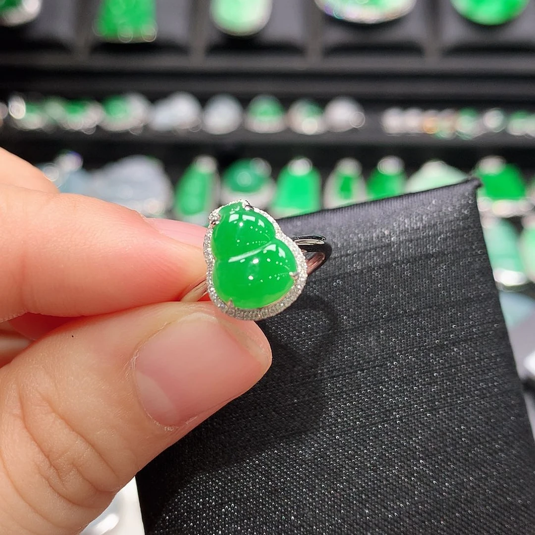 翡翠戒指18K金镶嵌葫芦