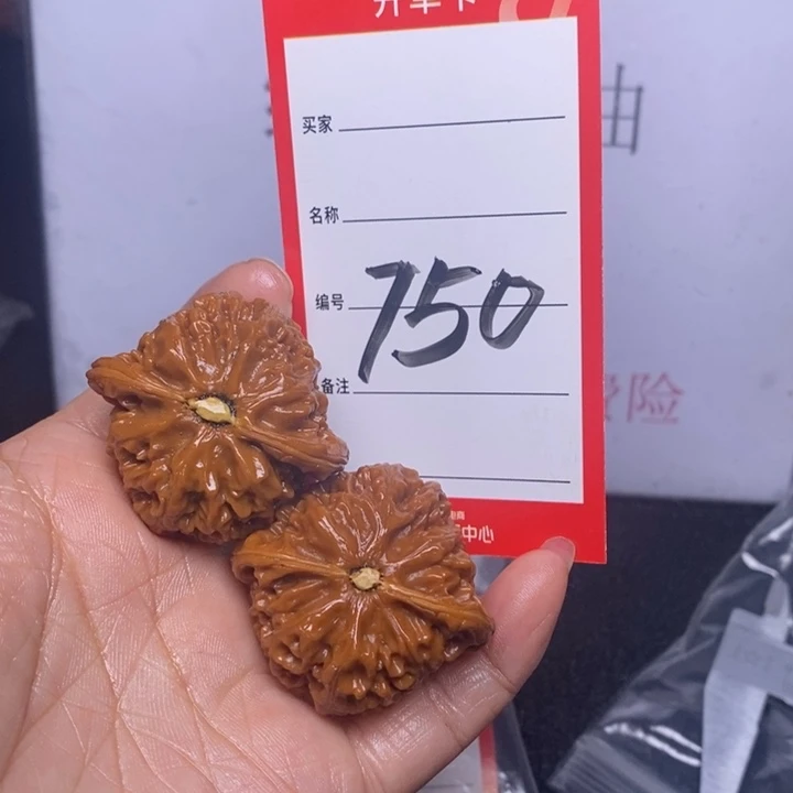 文玩核桃把件750、39宫灯