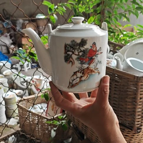 库存微瑕武松提梁壶一个