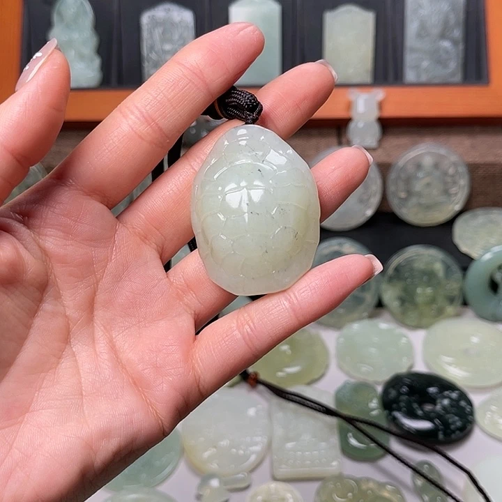 岫玉吊坠(赠链)未镶嵌