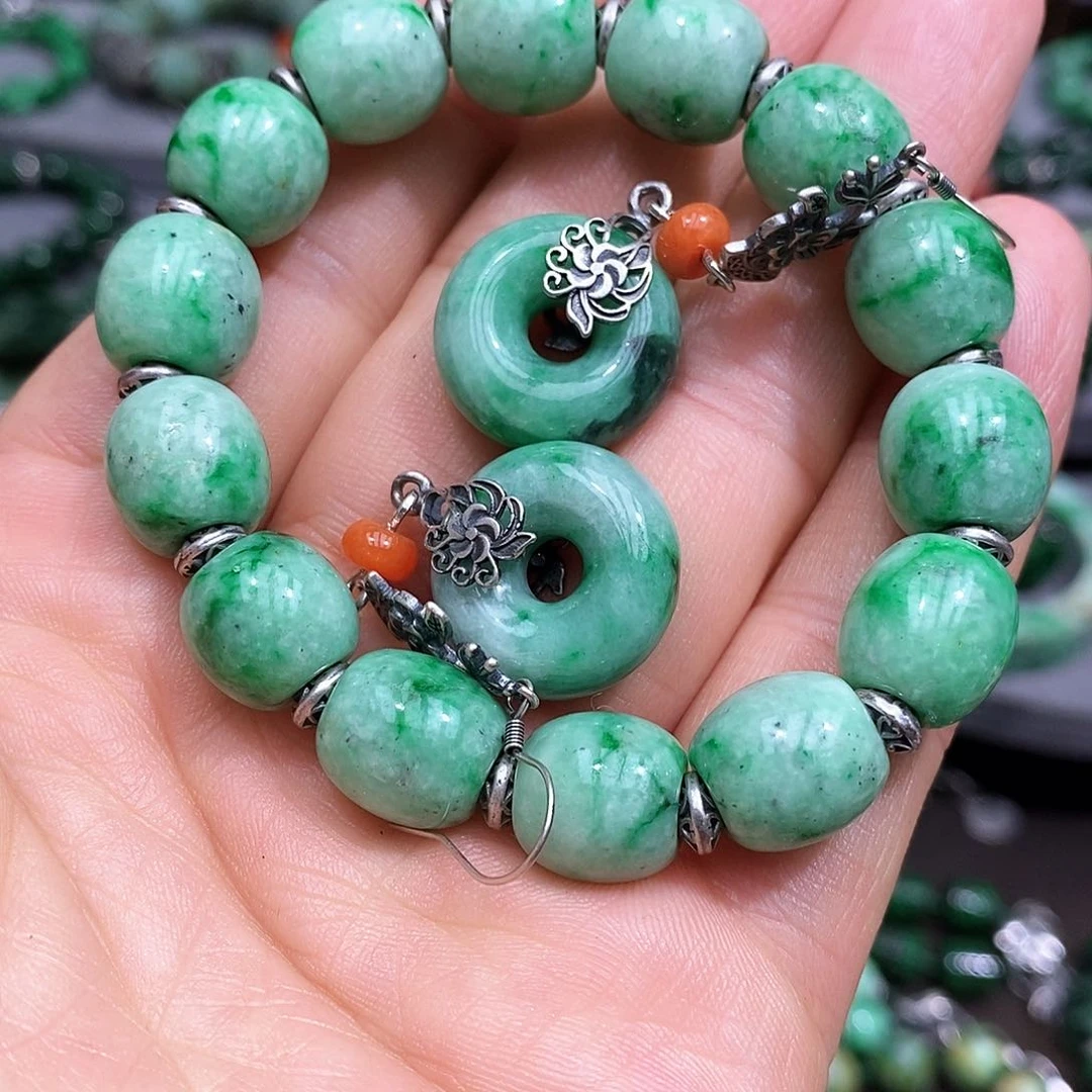 未镶嵌手链翡翠漂亮美眉