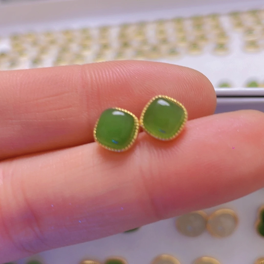 和田玉耳饰银S925镀金镶嵌晚**奶